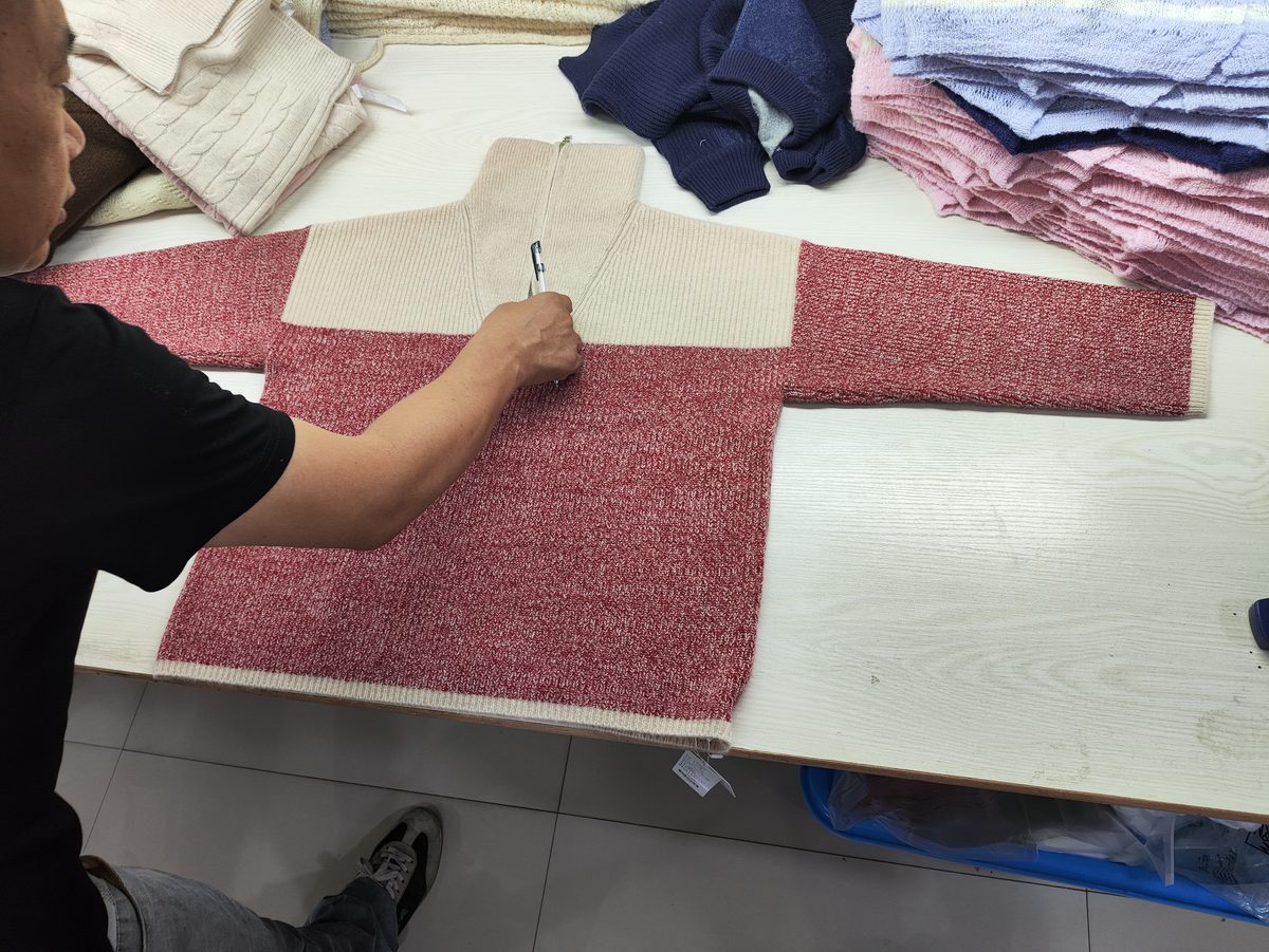 Pattern marking on a sample sweater
