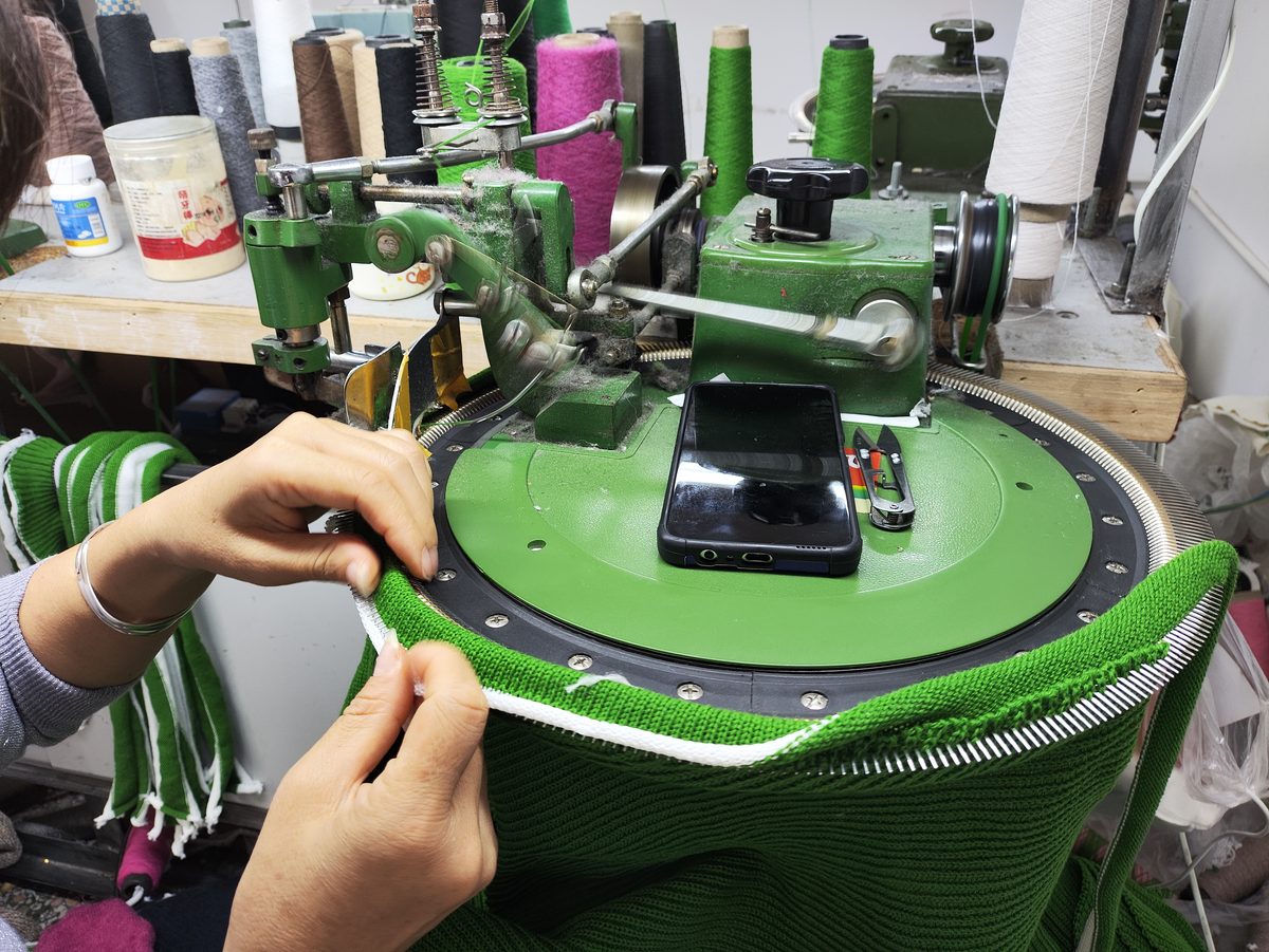Linking seams on a circular machine